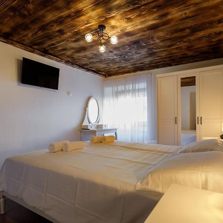 Rustic Apartment Evelin Krk Town Esterno foto