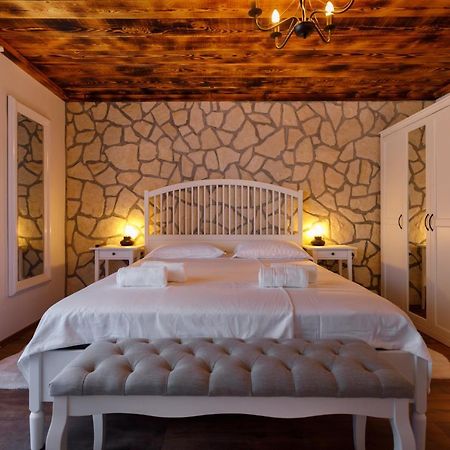 Rustic Apartment Evelin Krk Town Esterno foto