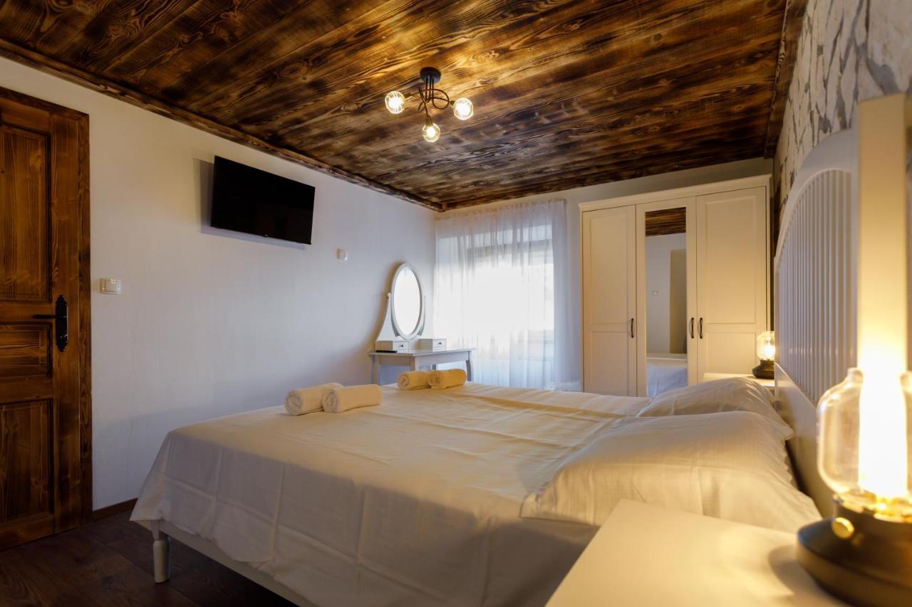 Rustic Apartment Evelin Krk Town Esterno foto