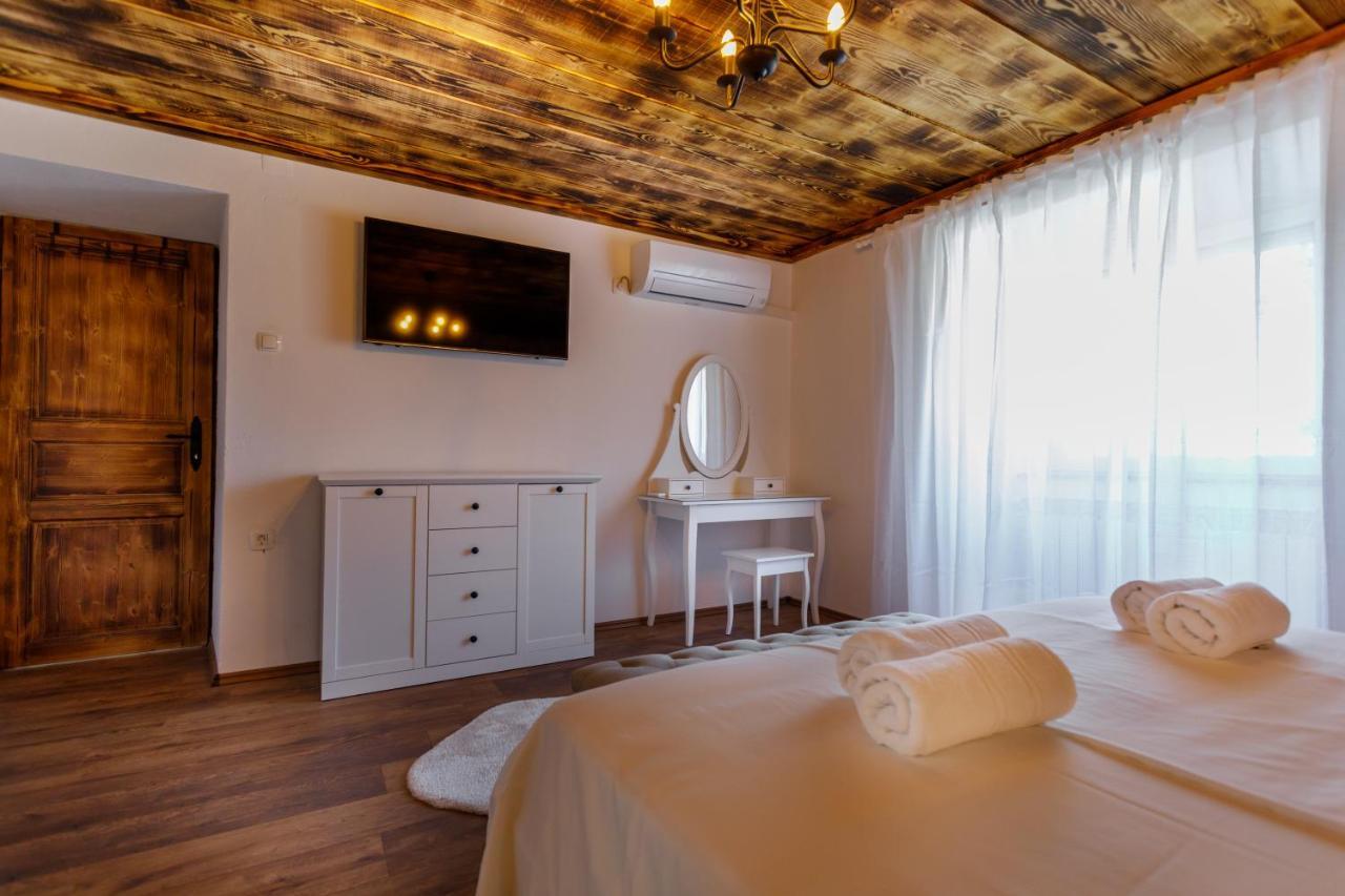 Rustic Apartment Evelin Krk Town Esterno foto