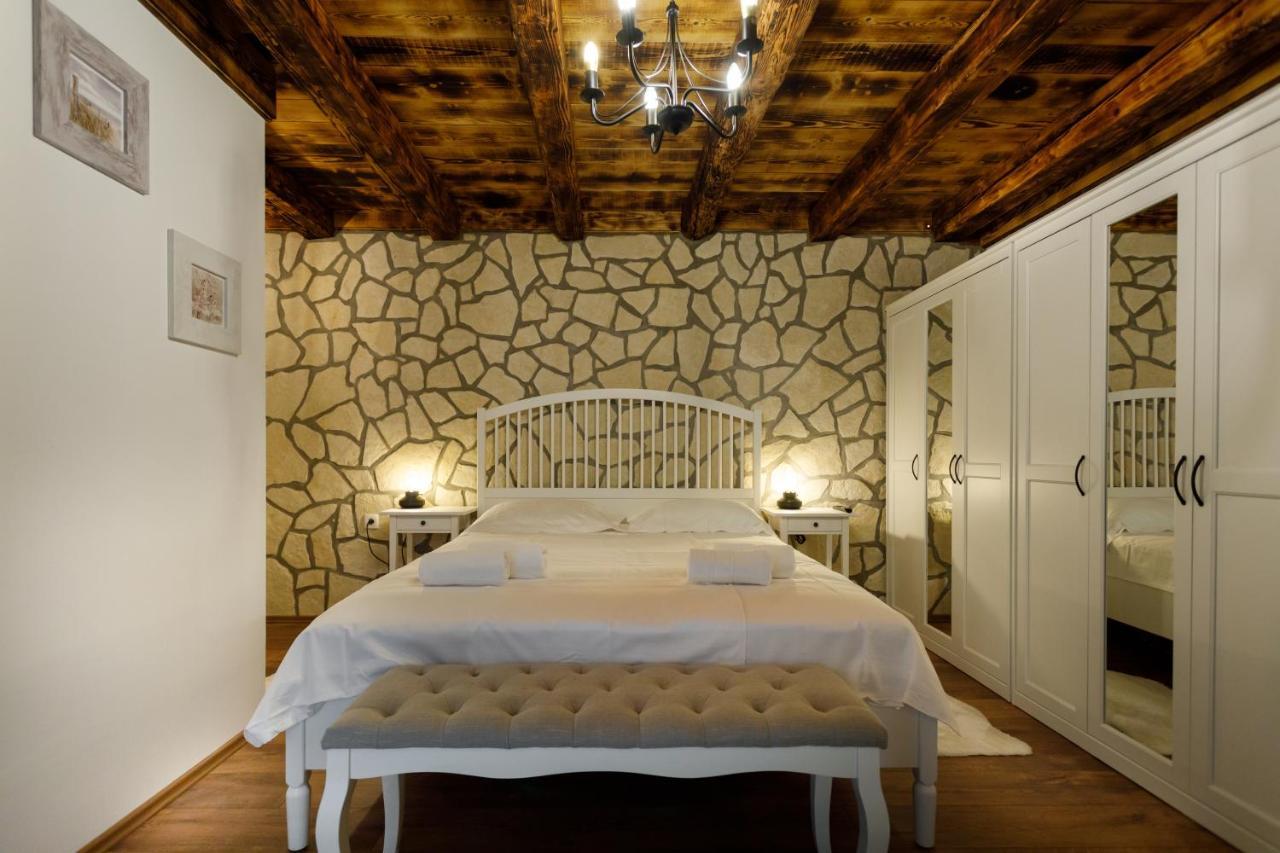 Rustic Apartment Evelin Krk Town Esterno foto