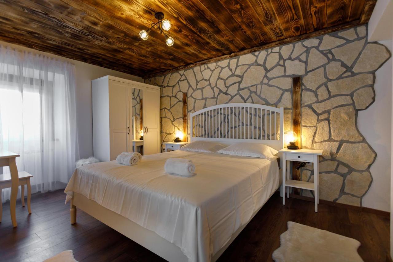 Rustic Apartment Evelin Krk Town Esterno foto
