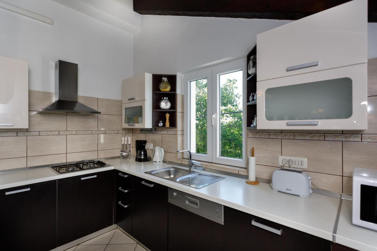 Rustic Apartment Evelin Krk Town Esterno foto