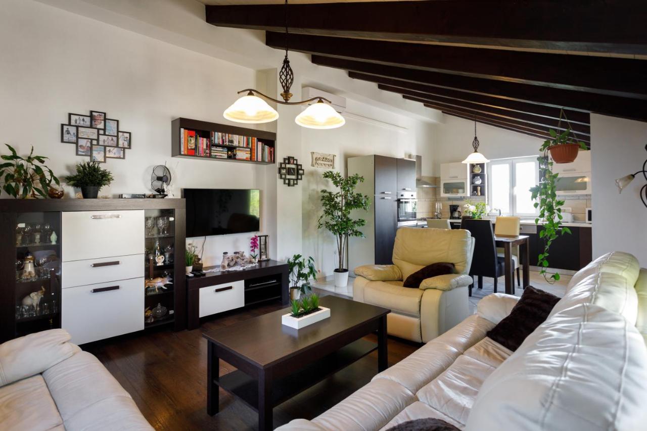 Rustic Apartment Evelin Krk Town Esterno foto