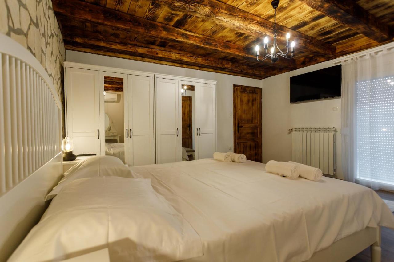 Rustic Apartment Evelin Krk Town Esterno foto