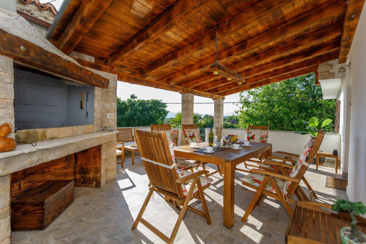 Rustic Apartment Evelin Krk Town Esterno foto