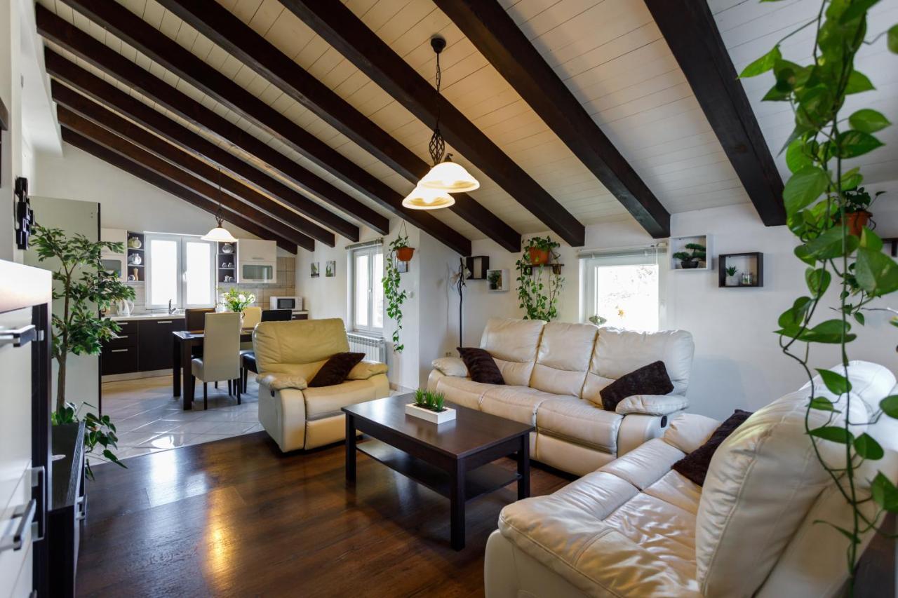 Rustic Apartment Evelin Krk Town Esterno foto