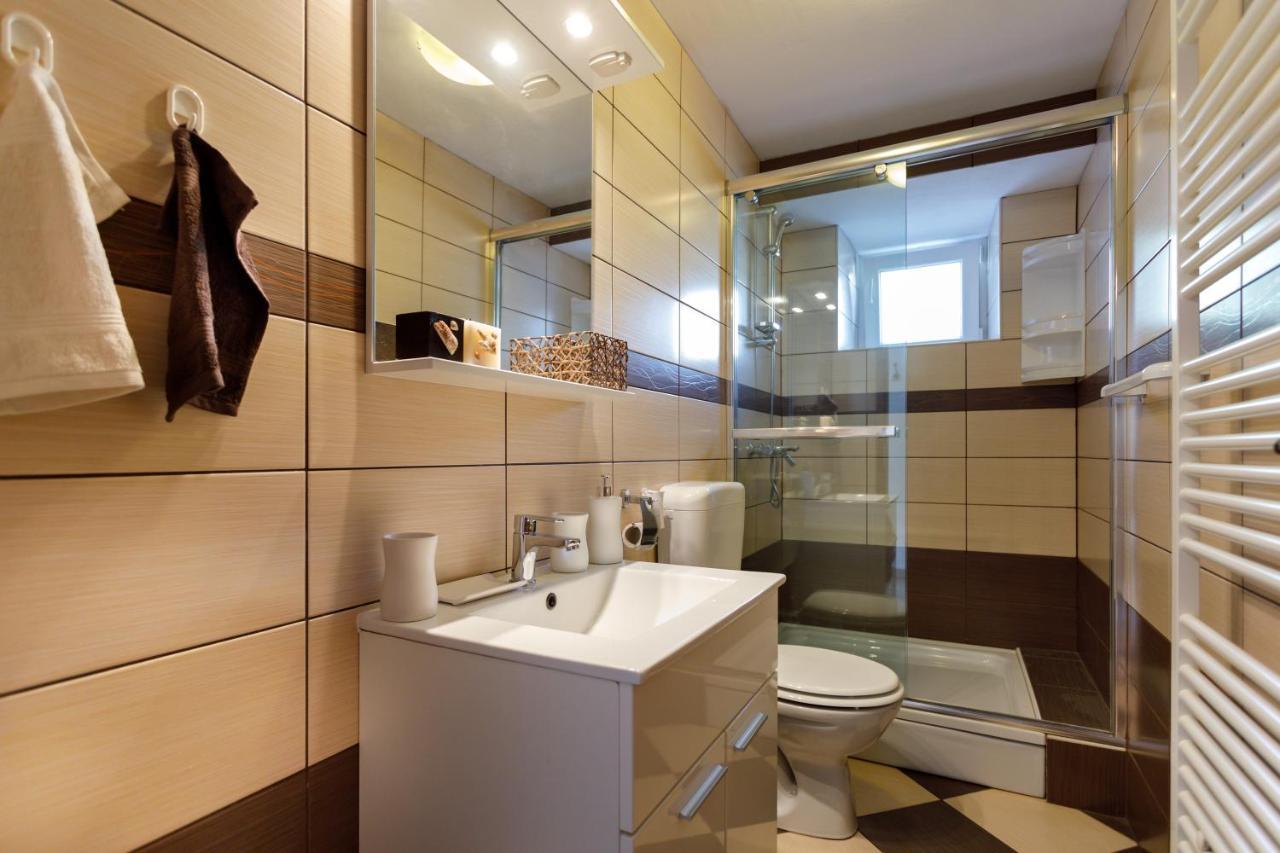 Rustic Apartment Evelin Krk Town Esterno foto