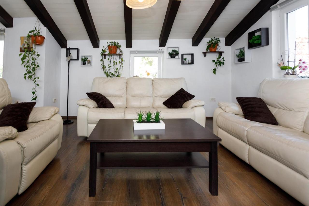 Rustic Apartment Evelin Krk Town Esterno foto