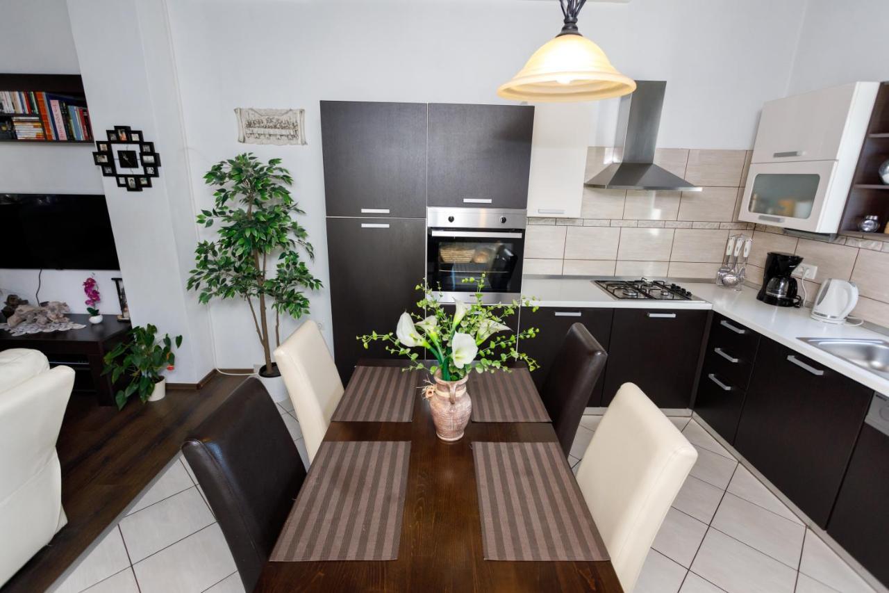 Rustic Apartment Evelin Krk Town Esterno foto